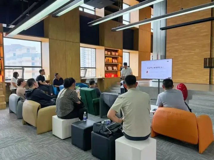 球场上有"东北超"，创业圈也该有自己的"城市联赛" ——吉林市考察团走进沈阳数字经济概念验证中心AI+OPC生态社区 配图 3