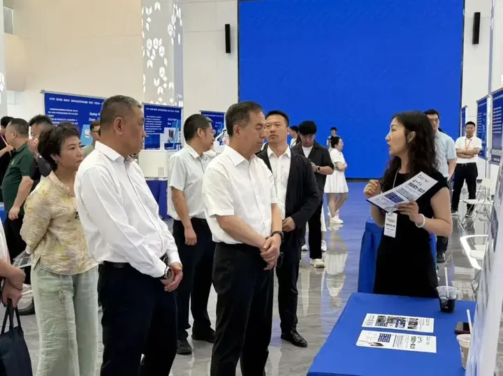 辽宁省人社厅厅长李安财观摩双百日攻坚创业项目展示活动 | 首站走进沈阳数字经济概念验证中心AI+OPC生态社区 配图 4